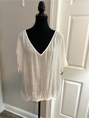New York & Company Size XXL White V-Neck Blouse